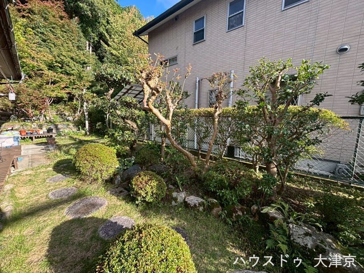 緑豊かな環境で四季を感じるお庭