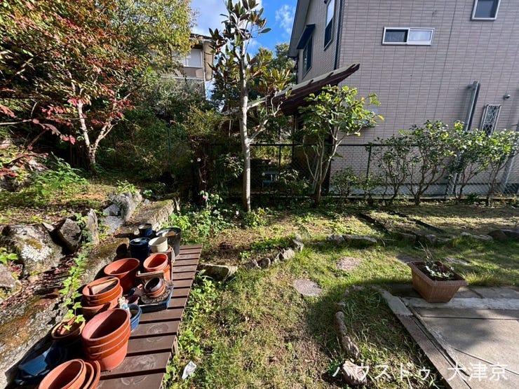 北東の庭も広々としています。