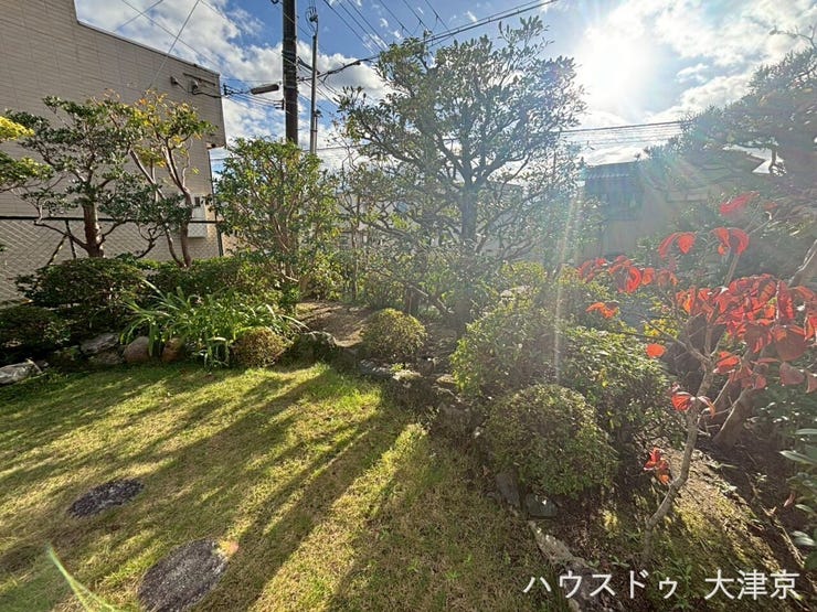広い庭で家庭菜園や趣味を楽しめます。