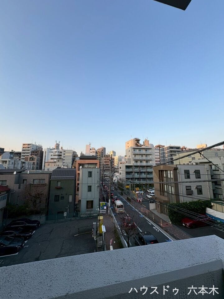 開放感ある眺望が広がり、都市にいながらも抜け感を感じられるロケーション。日常にゆとりと心地よさをもたらします。