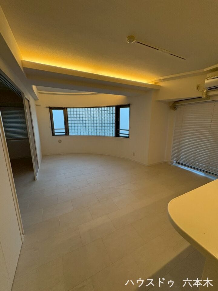 キッチンから室内全体を見渡せるレイアウト。
暮らしやすさと居心地の良さを両立しています。