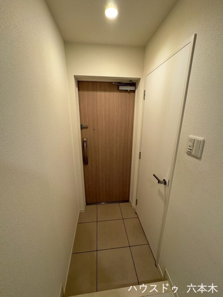 シンプルで洗練されたデザインが、住まいの第一印象を引き立てます。