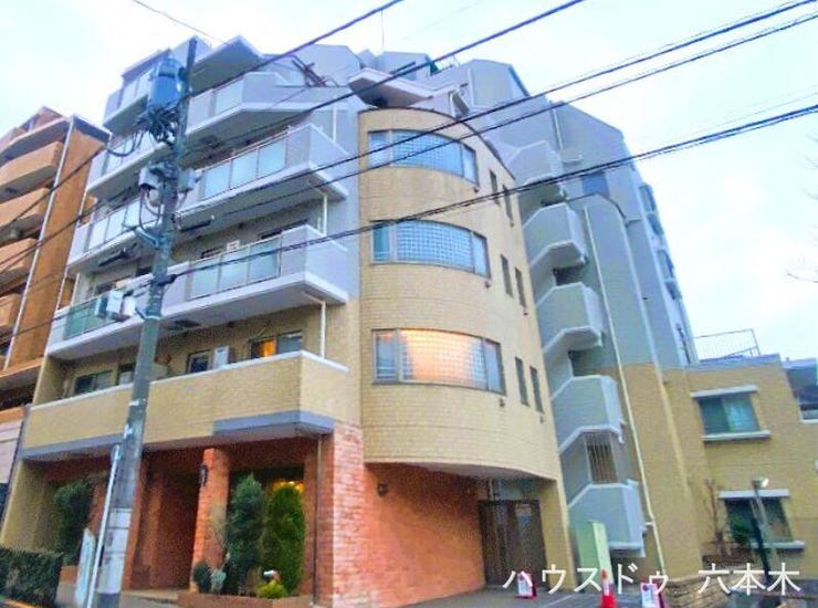 【外観】
曲線美と配色が魅力のデザイン性あふれる外観です