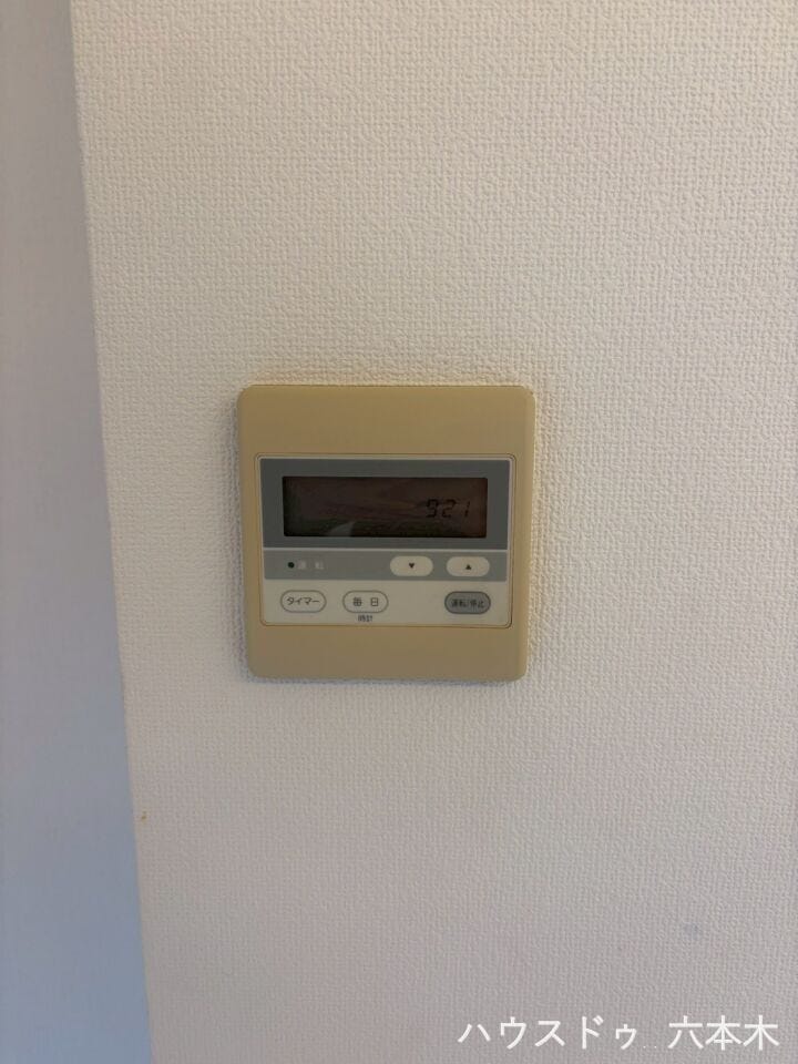 温度調整やタイマー機能を備え、快適なバスタイムをサポートします。