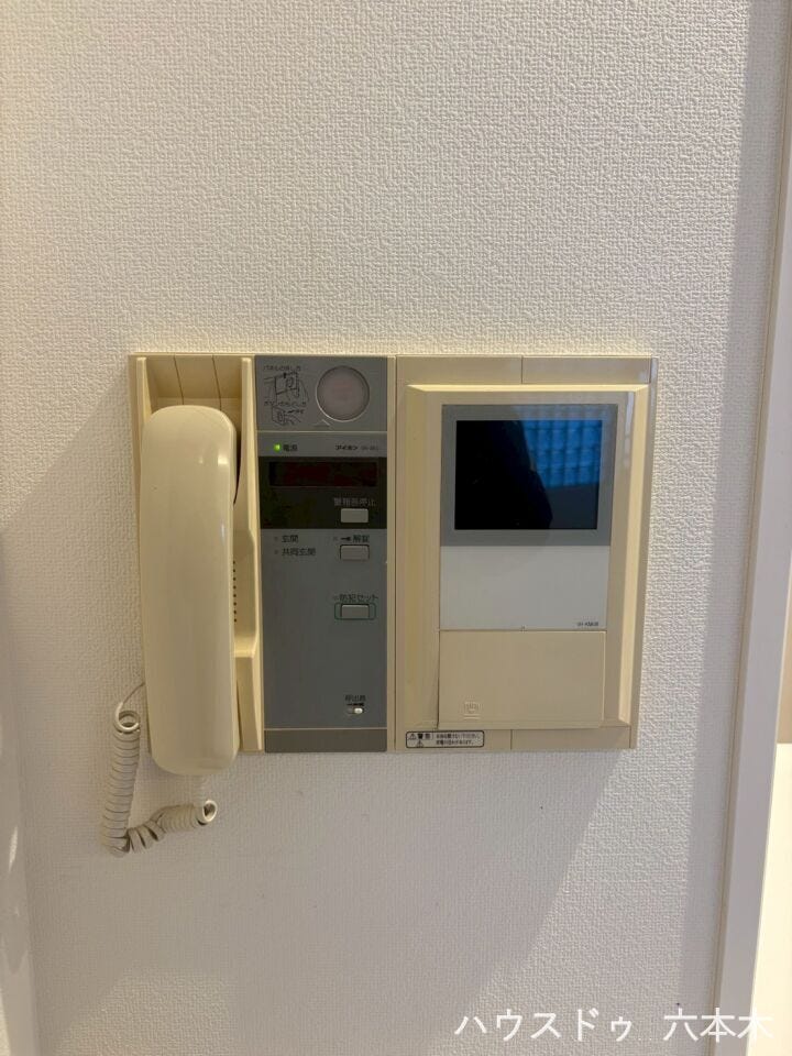 来訪者を事前に確認できる安心の設備のモニター付きインターホン!日々の暮らしに安心をもたらします。