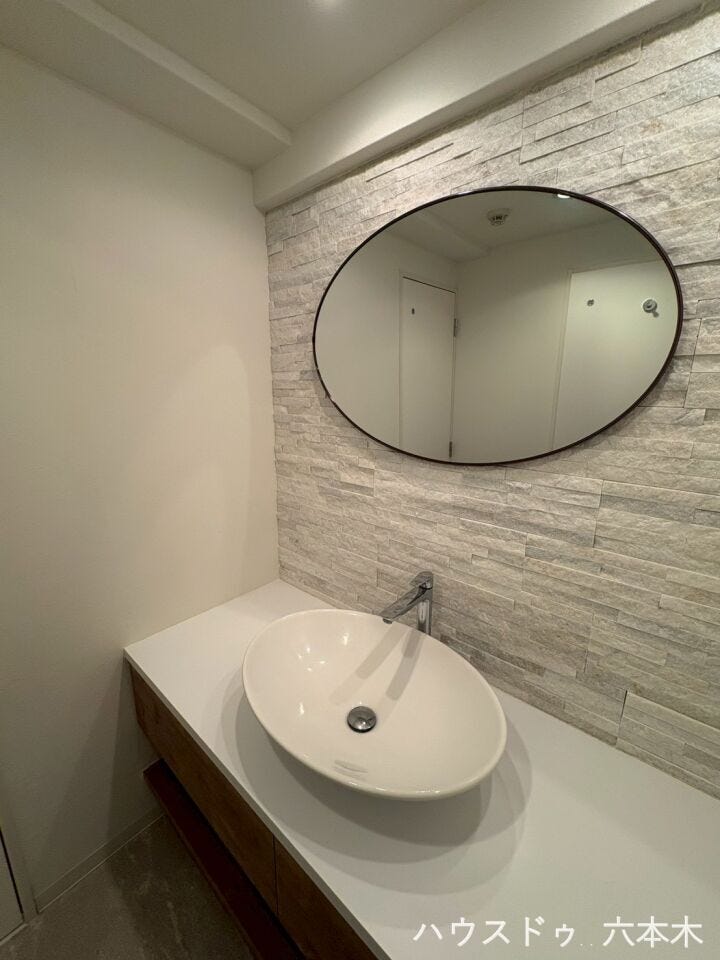 カウンタータイプの洗面台が、ホテルライクな上質空間を演出。