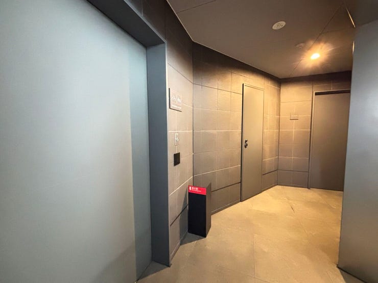 自転車・バイク 置き場&ペット足洗い場 入口