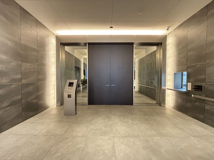 北正面エントランス〔オートロック〕