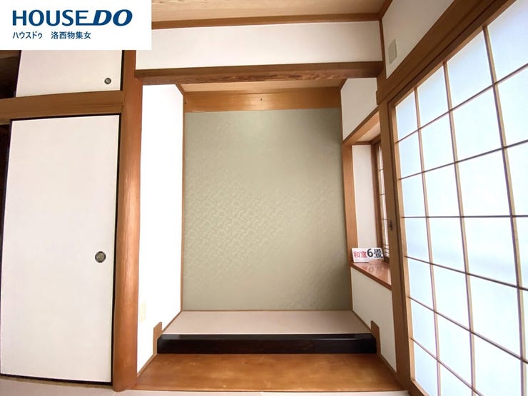 和室には趣のある床の間付き。
空間に上品な和の雰囲気を演出し、インテリアや飾り棚としても活用できます♪