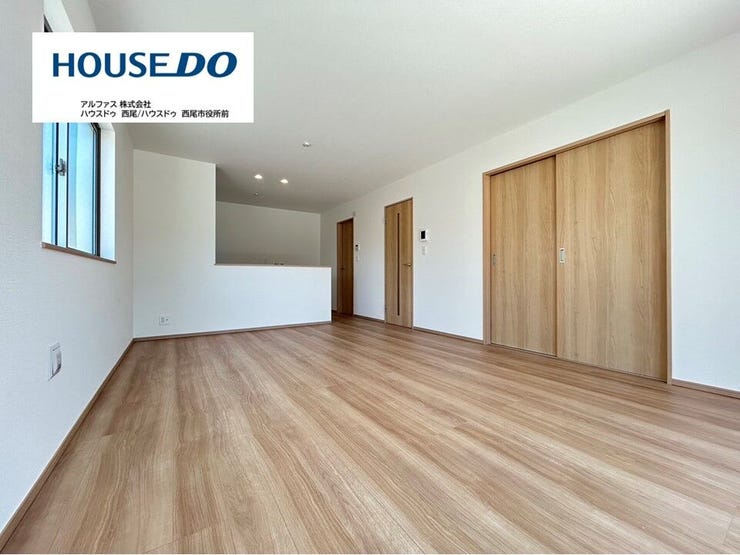 【同型写真(リビング)】