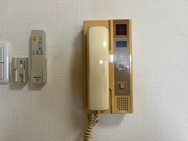 ◆インターホン◆リビングに設置されています。玄関先の来客者と通話ができます。