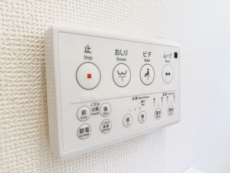 年中温かいので安心して便座に座ることができます。また、感染症予防などのメリットも!冬場のヒヤッとする不快感を無くし、体の冷えや血圧の急変動を防ぎます。みんなが毎日ホッとリラックスして使える空間です