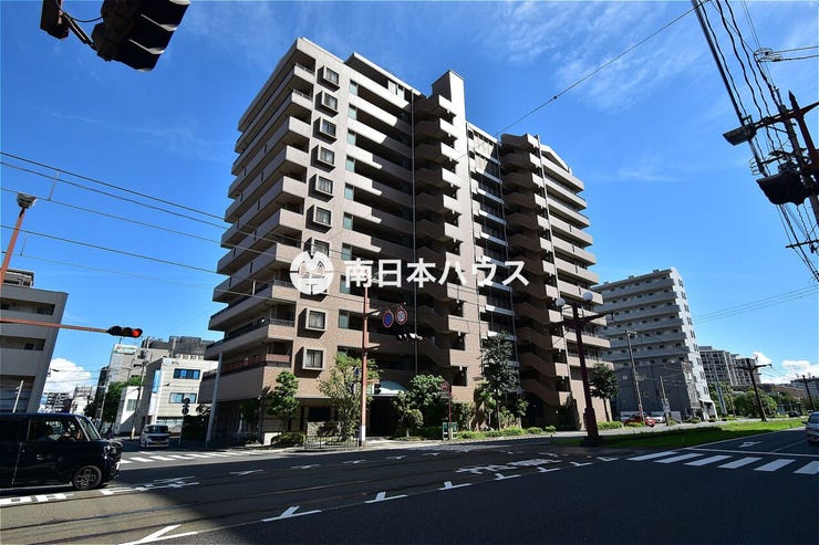 上荒田町 クレアガーデン上荒田 【クレアガーデン上荒田】
鹿児島市上荒田町にある全51戸のマンションです！
市電沿いにあり生活利便良好！ペット飼育も可能です♪