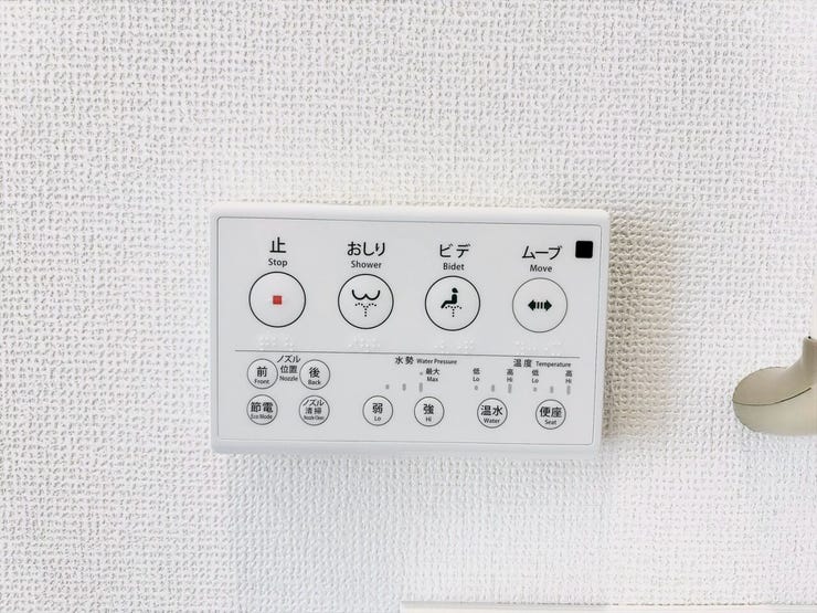 年中温かいので安心して便座に座ることができます。また、感染症予防などのメリットも!冬場のヒヤッとする不快感を無くし、体の冷えや血圧の急変動を防ぎます。みんなが毎日ホッとリラックスして使える空間です