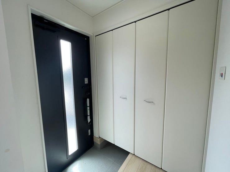 ◇玄関◇
シューズボックス付きの玄関♪
玄関がスッキリとお使いいただけます♪