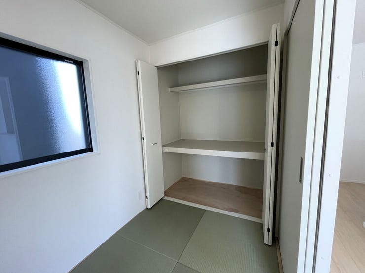 ◇タタミコーナー収納◇
来客用の布団などもスッキリ収納することができますね♪