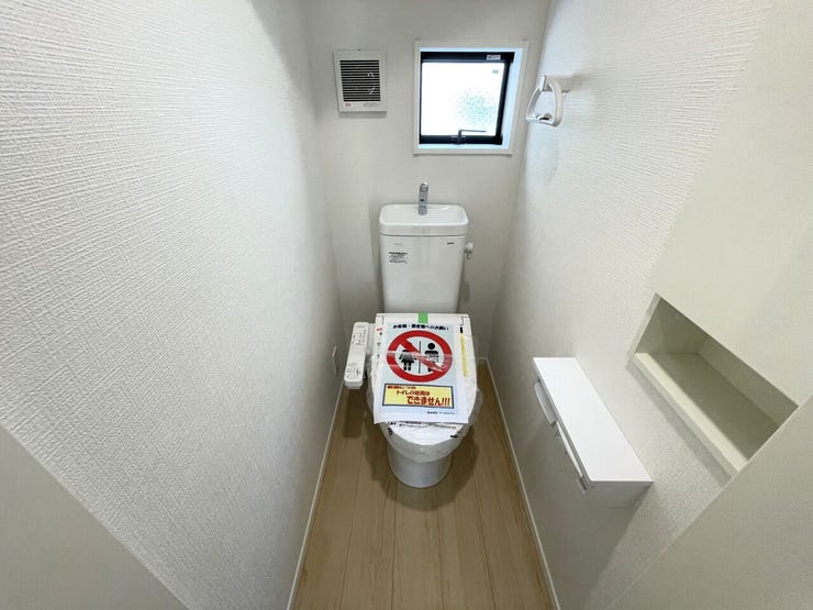 ◇トイレ◇
1階2階とも温水洗浄便座♪
便座が暖かく、冬でも快適です♪