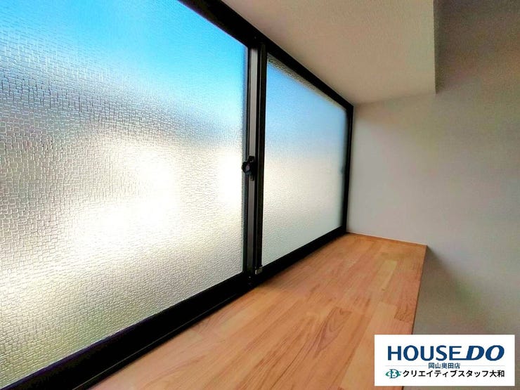 型板ガラスで1Fのお部屋でも周りの視線が気になりません♪