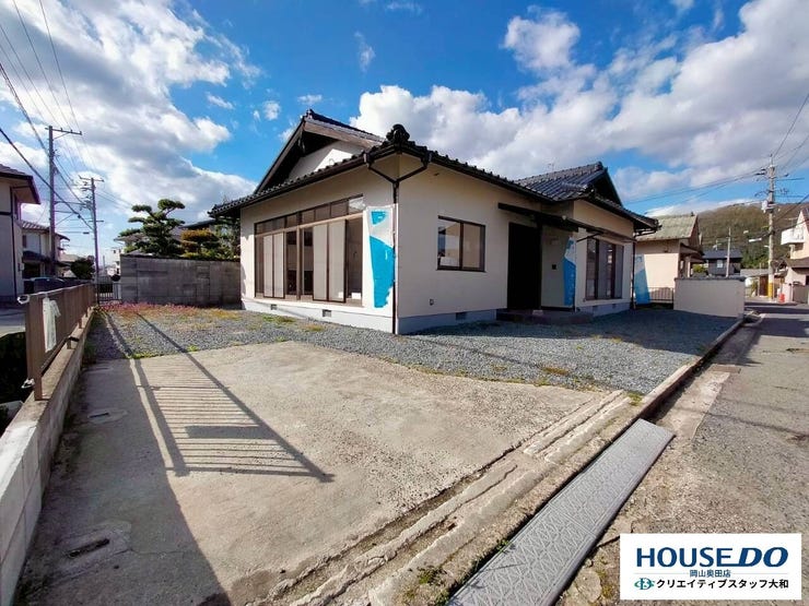 【外観】
南側広めの66坪整形地。カースペースとしても、お庭としてガーデンニングを楽しんでも◎