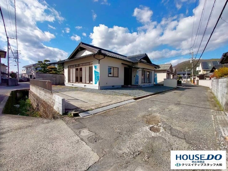 国道180号沿いの住宅地ですが、周辺は静かです♪