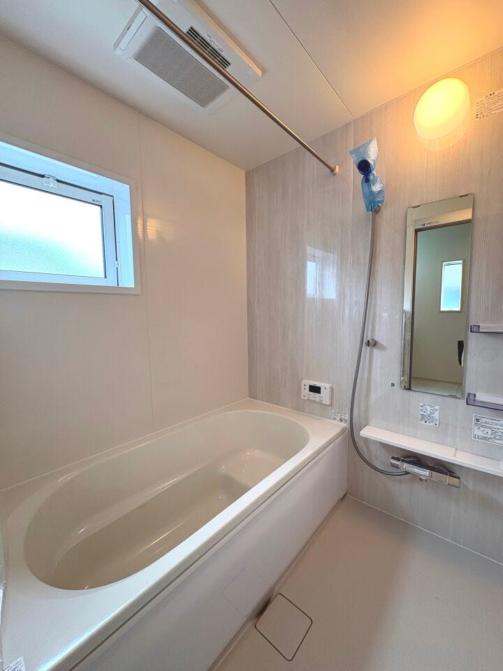 浴室暖房乾燥機でいつでも快適なバスタイムに。雨の日や夜間の洗濯物干しにも活躍します!