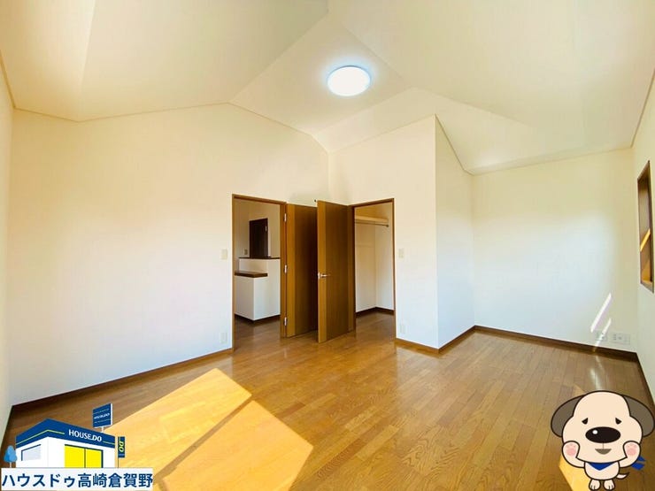 ゆとりのある洋室に広めの収納付き。衣類や季節物もすっきり収まり、お部屋を広く使えるのが嬉しいポイントです。