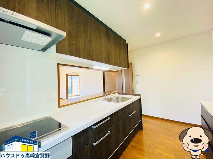 すっきり整った使いやすいキッチン。毎日の料理がはかどり、家族との時間も自然と増える空間です。