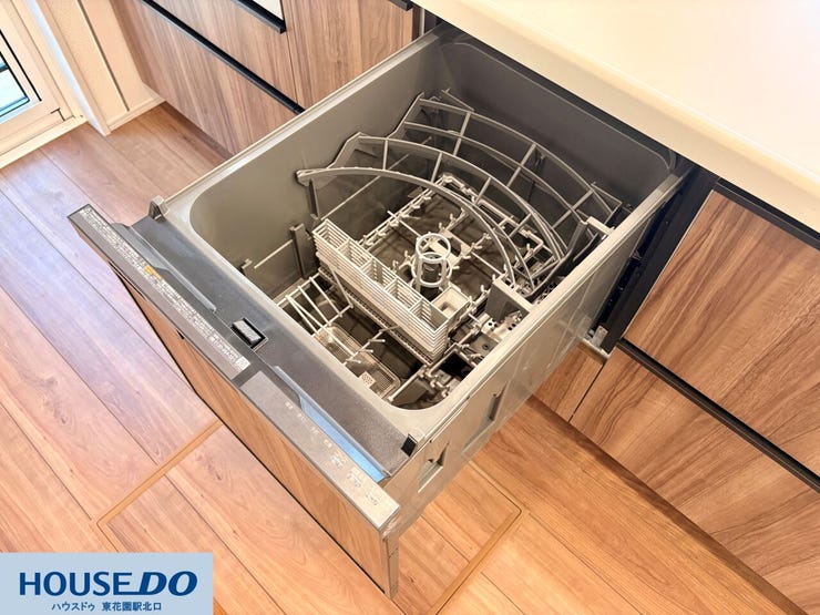 施工事例:真弓4丁目モデルハウス
後片付けの手間を大幅に軽減するビルトイン食器洗い乾燥機を完備♪深型タイプのため家族全員分の食器を一度に洗浄でき、食後のゆとりある時間をしっかり確保できます!