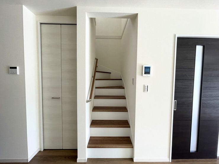 ◇リビング階段◇ 同仕様
ご家族と自然と顔を合わせられるリビング階段仕様♪