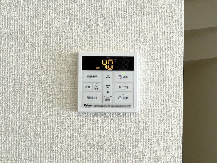 ○オートバスパネル○ 同仕様
いつでも適温のお風呂にはいれるのが嬉しいですね♪
キッチンからの操作もできるので便利です♪