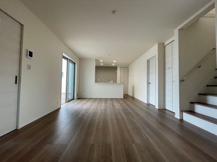 ◇リビング◇ 同仕様
南面を広く取ったリビングは日当たり良好です♪
一家団欒の時間が増えそうですね♪