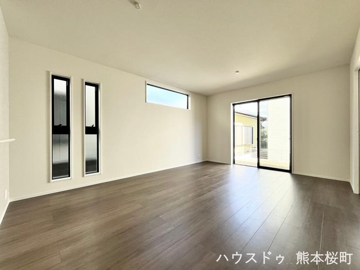 ■安らぎと笑顔の中心地■陽光が優しく降り注ぎ、会話が自然と弾む。ここでは、毎日が特別な時間へと変わります。