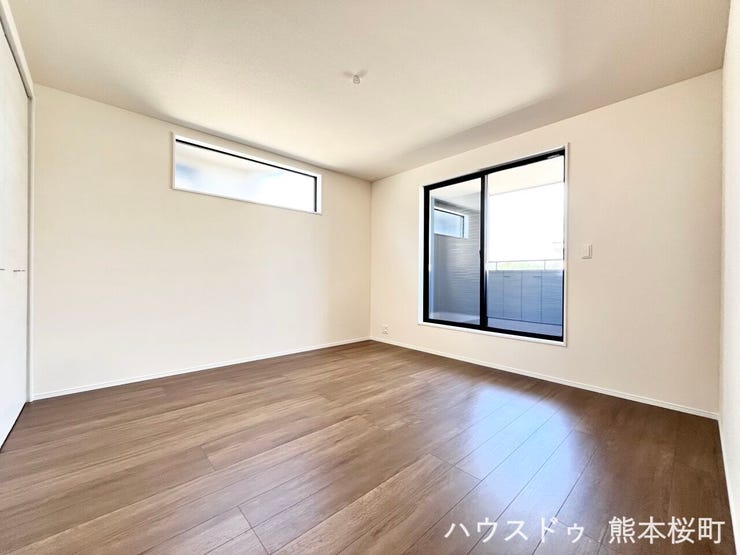 ■2階8帖洋室■心からリラックスできる静けさ、上質な眠りで、毎日をリセットします。明日への活力を養う空間です。