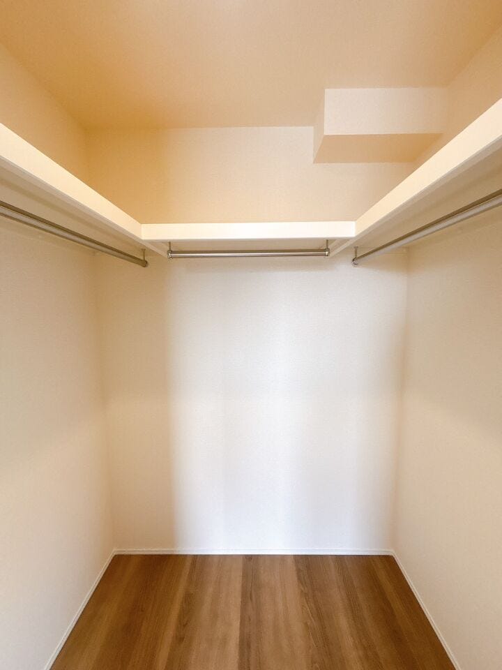 WICは広々とした収納エリアにより、衣類だけでなく、バッグ、靴、アクセサリーなどを一箇所にまとめて収納できます!