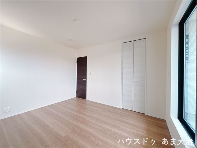 大型のWICを設けているのでご夫婦兼用でご利用いただいても安心です。