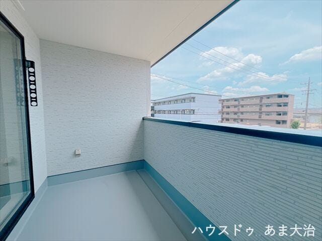 ワイドバルコニーは椅子を設置してくつろぎ空間として活用することもできそうですね♪