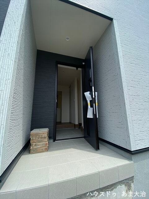 外構完成が待ち遠しいですね。