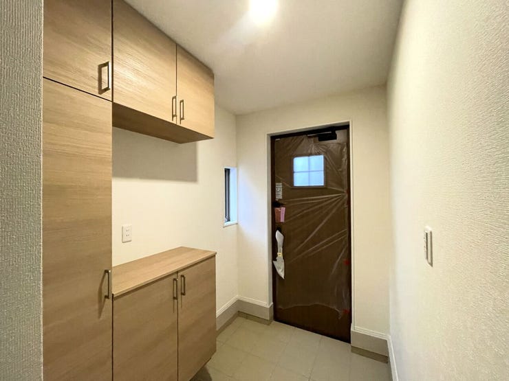 ◇玄関◇ 同仕様
シューズボックス付きの玄関♪
玄関がスッキリとお使いいただけます♪