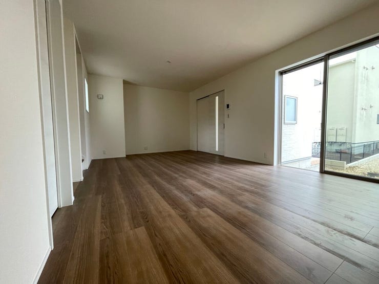 ◇リビング◇ 同仕様
南面を広く取ったリビングは日当たり良好です♪
一家団欒の時間が増えそうですね♪