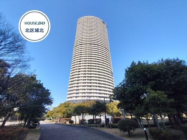 【外観】
43階建てのタワーマンションです。
東海交通事業城北線/比良まで徒歩31分、
名古屋市名城線/黒川まで徒歩34分、
名古屋市バス「中切町」停まで徒歩8分の立地です。
