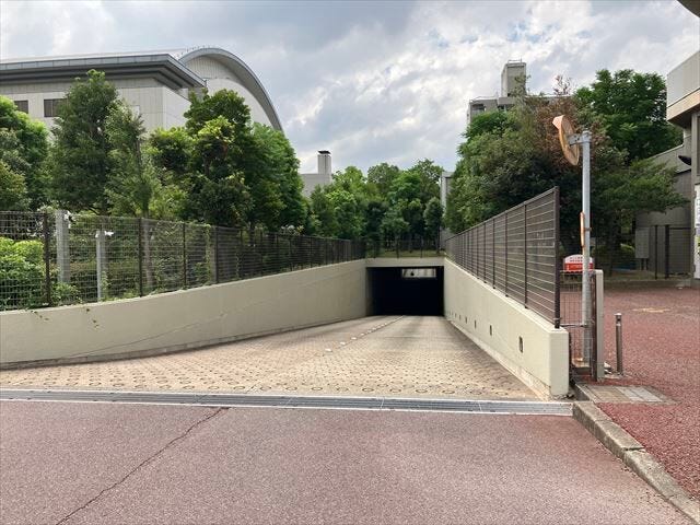 地下駐車場入り口です。