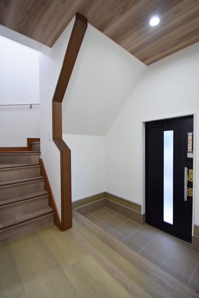 陽の光が入る明るい玄関です