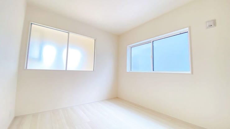 日当り良好の洋室!
明るい空間となっております。