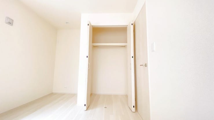 小物から大きな荷物まで収納ができ、お部屋を広く使って頂けます◎