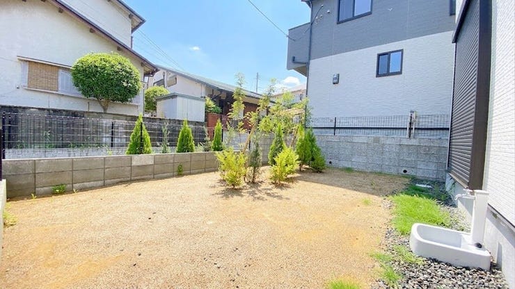 お庭付き住宅。
家庭菜園やガーデニングなども楽しめます◎
