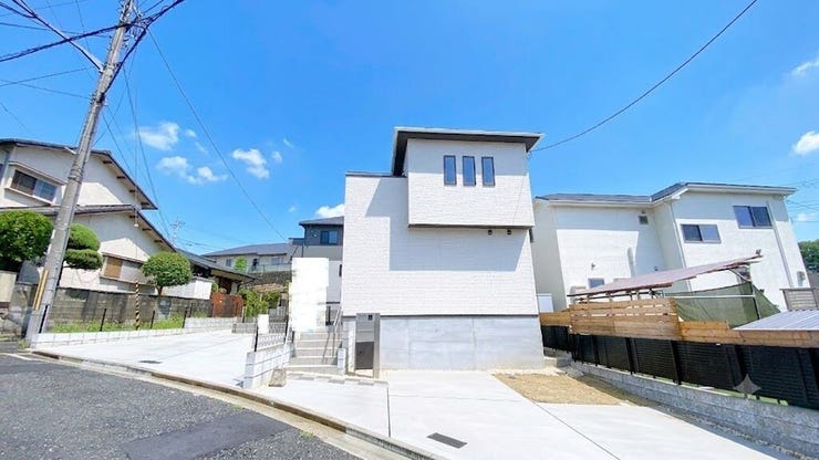 自然に包まれ心が豊かになる明るい街です。新しい住まいで新生活を始めていただくのに最適な環境です。