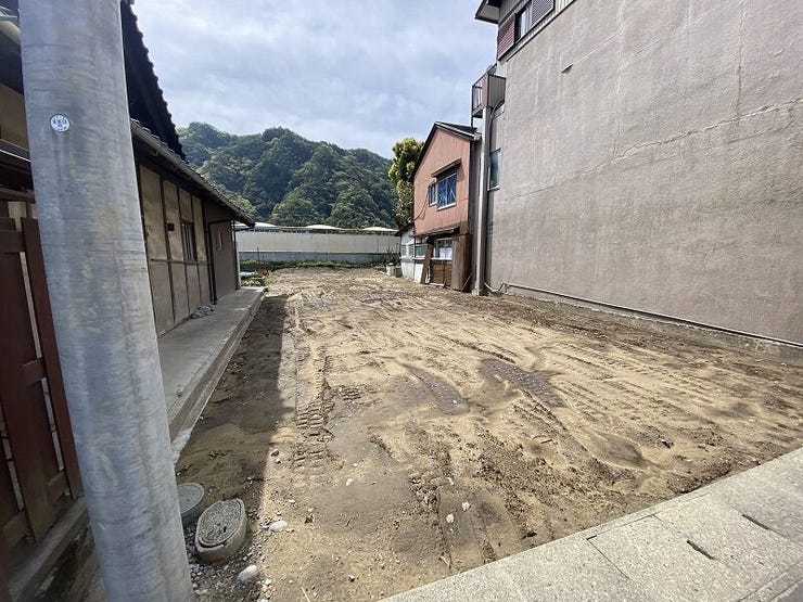 完成前の物件に限り、カラー選択やオプション工事 などのサービス特典が受けられる場合がございます。詳しくお知りになりたい方はお気軽にお問合せください。