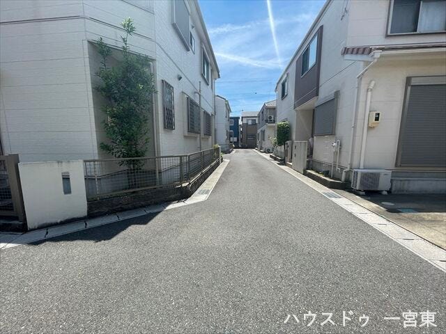≪南側コーナー≫
角地に接する道路です。