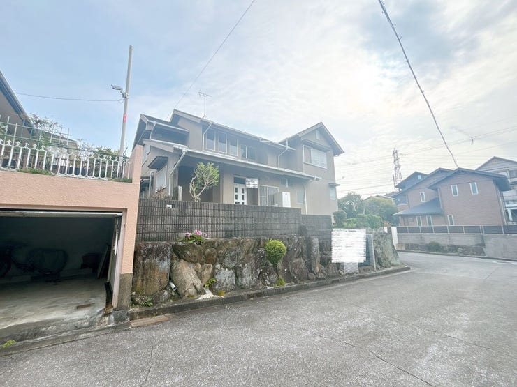 あたたかな陽が差し込む日当り良好の立地です。