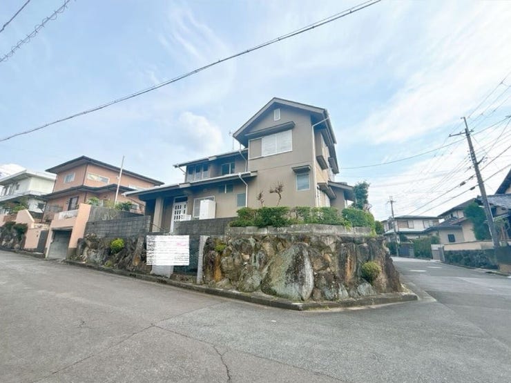 静かで落ち着いた閑静な住宅地です。
子育て世代の生活環境としても最適です◎